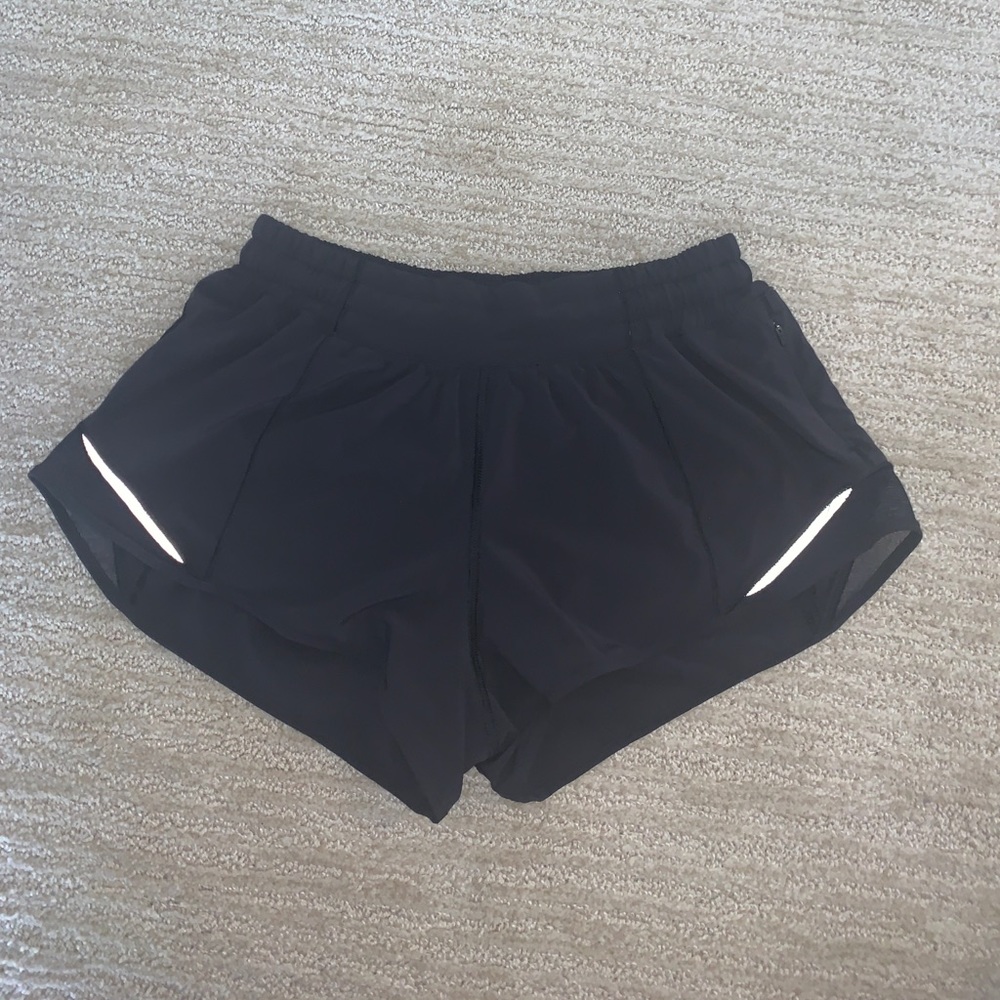 ❗️SOLD❗️Lululemon Hotty Hot 2.5” Shorts